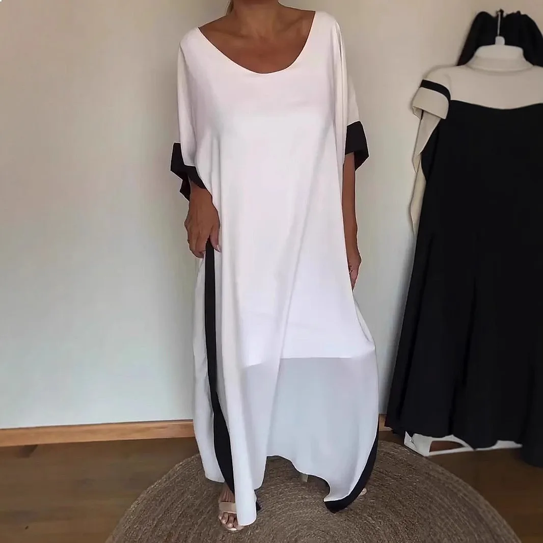 Vestido holgado de algodón para uso diario, presentado en un entorno interior neutro