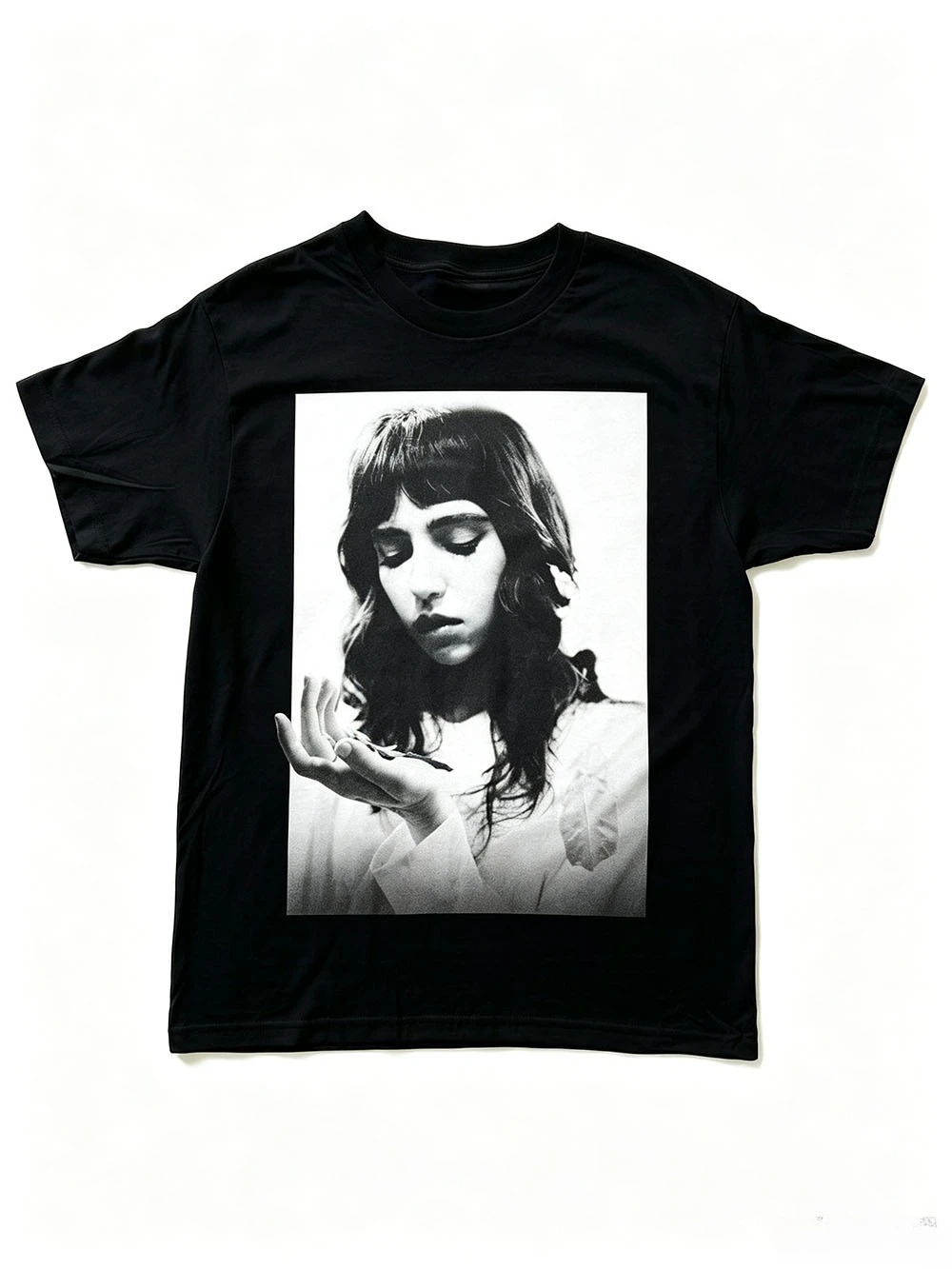 New Summer 2026 Collection: T-shirts with portraits, '90s-inspired cropped tops, Y2K “grunge” style, and 2000s-style tops—unisex