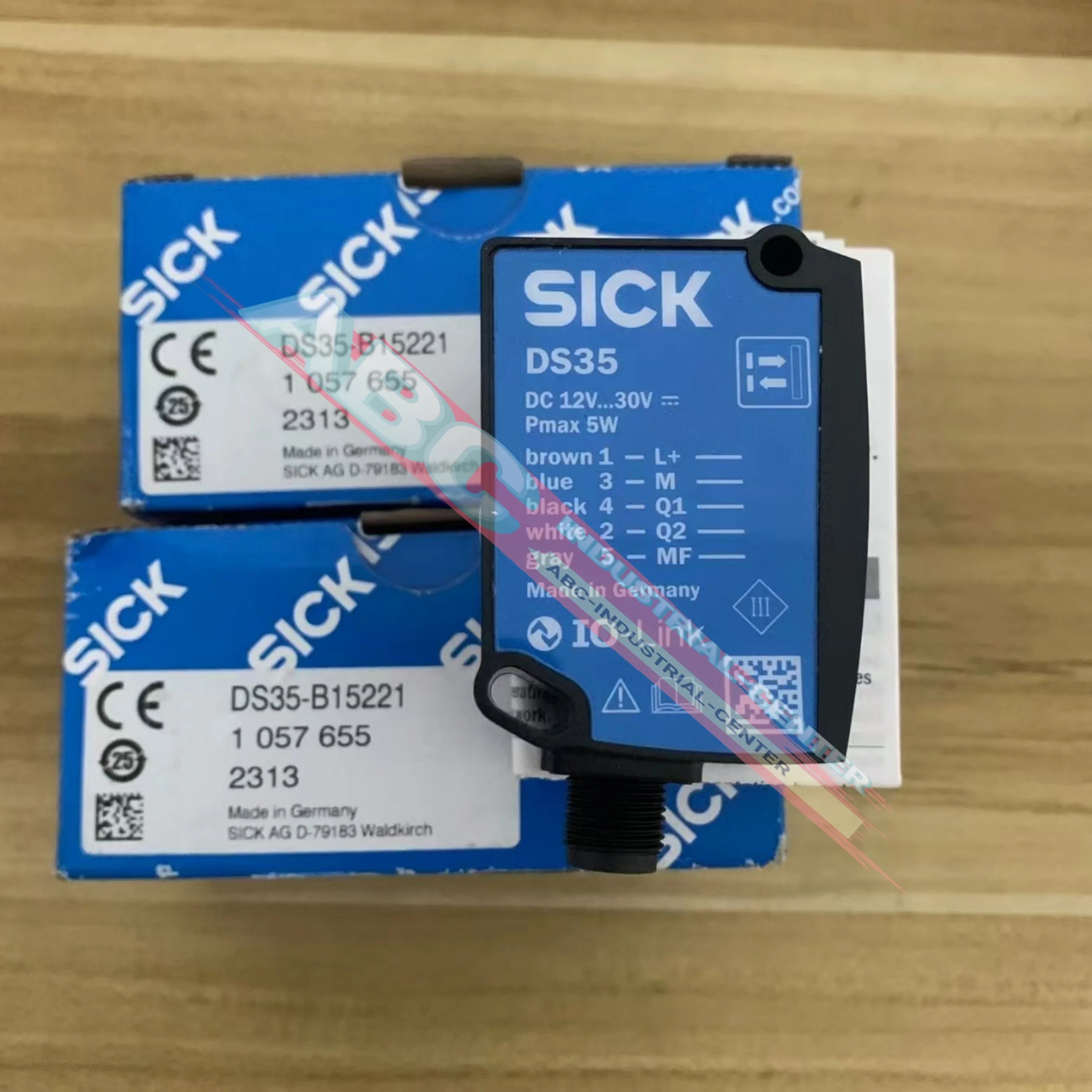 

New Contrast Sensors in box DS35-B15221 1057655 KT5W-2N1113 1016630