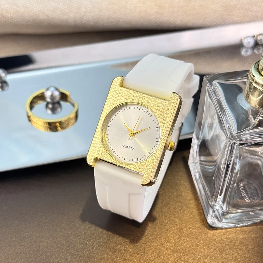 ساعات يد مربعة الشكل كبيرة الحجم للنساء بحزام سيليكون بسيط كوارتز ساعة يد للسيدات هدية Reloj Mujer Elegante