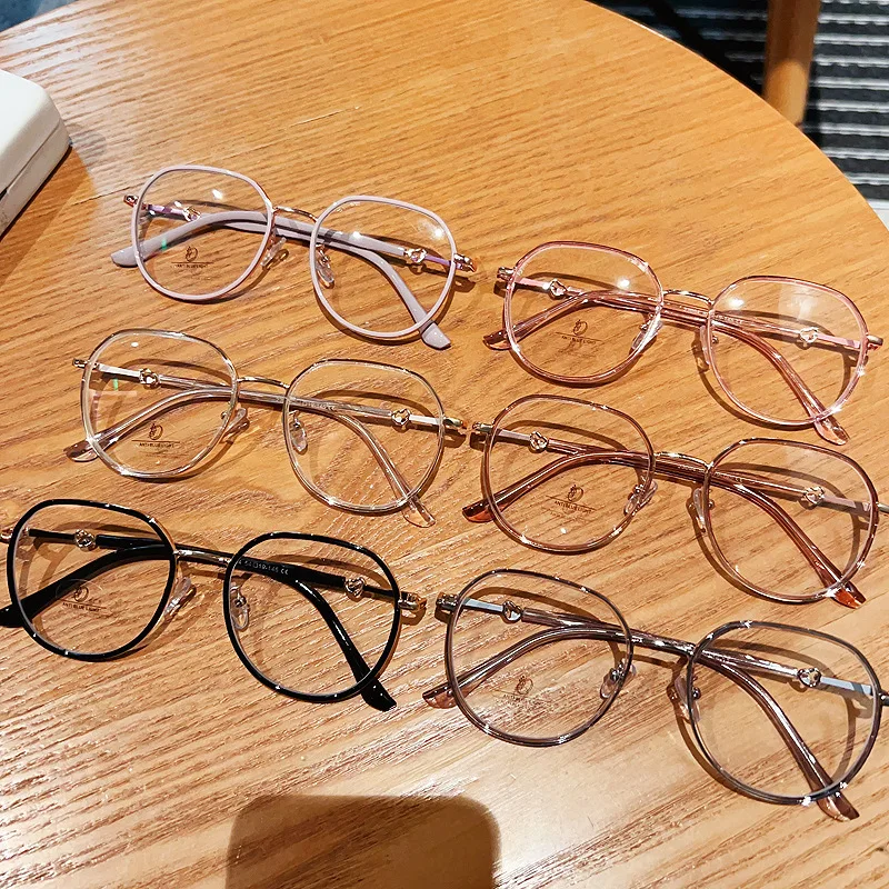 New Fashionable Anti Blue Light Glasses with Ultra Light Irregular Frames for Women and High-definition Lenses