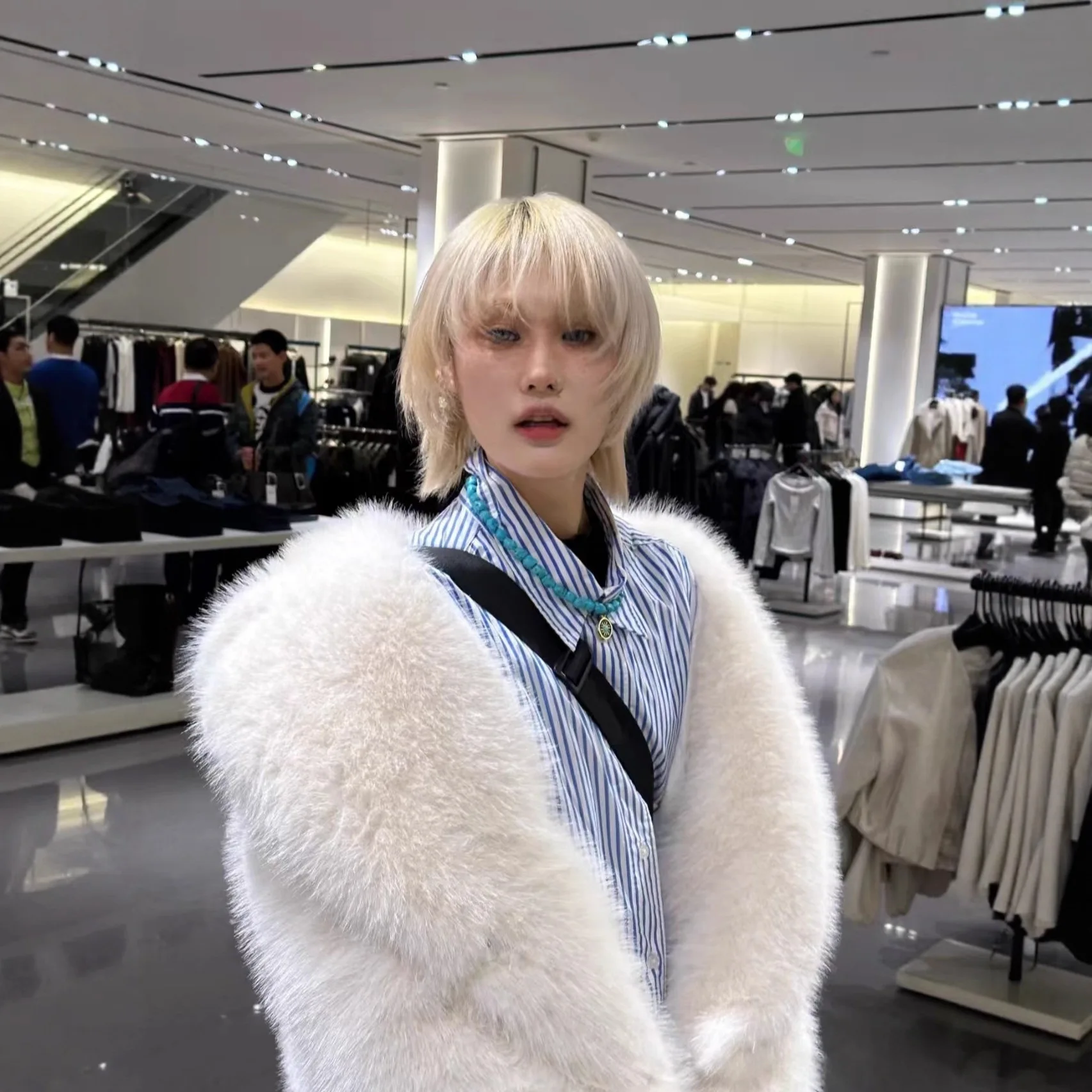 

White Winter Women Artificial Fur Coat Oversized Fluffy Lapel Collar Lady Faux Fur Jacket Loose Thickened Female Eco Fur Outwear