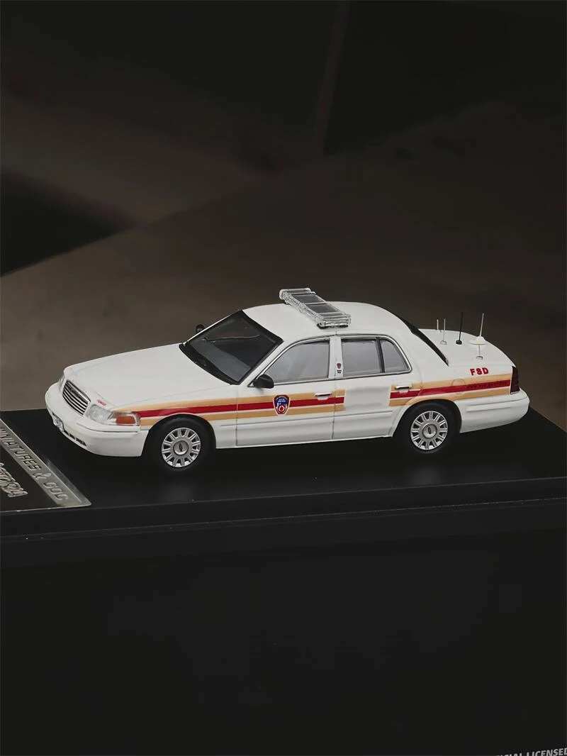 

MK Miniature & GOC 1:64 Victoria FDNY police car Die-Cast Car Model Miniature Gifts