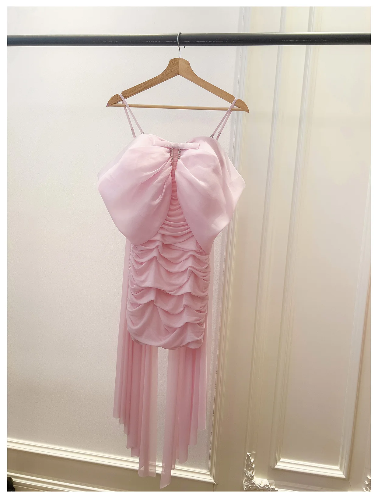   Sle début du printemps nouveau rose plissé une épaule minceur enveloppement moulante Dr taille haute mariage Par célébration