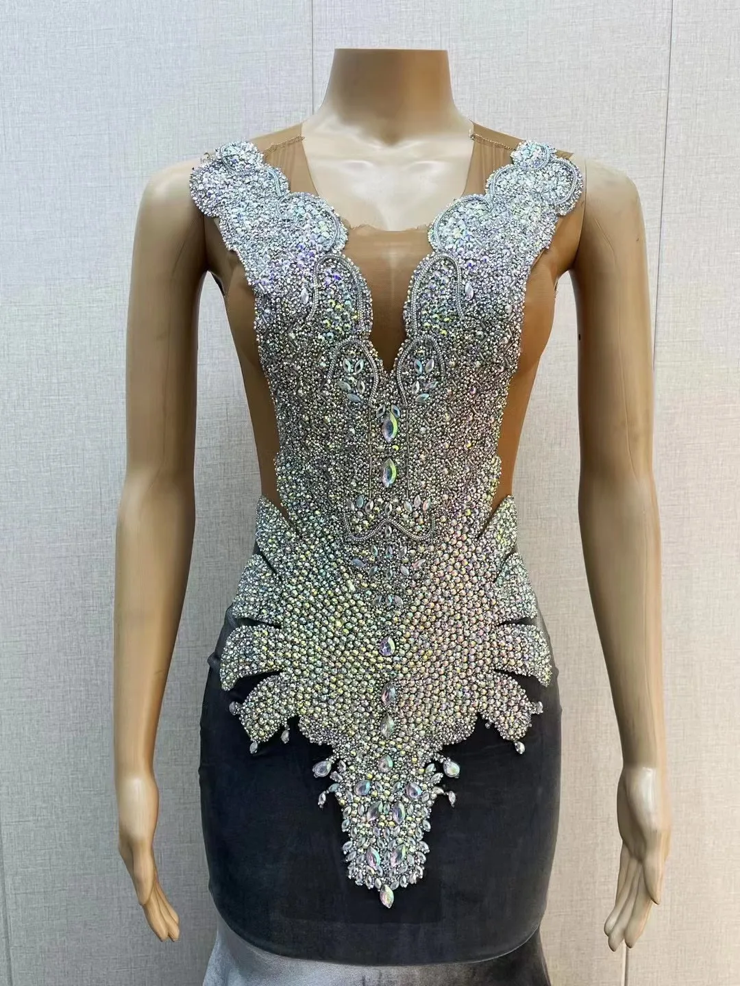 Sexy escenario lujoso gris plata diamantes de imitación vestido de tren grande noche cumpleaños celebrar disfraz Sexy sin mangas vestido para sesión de fotos