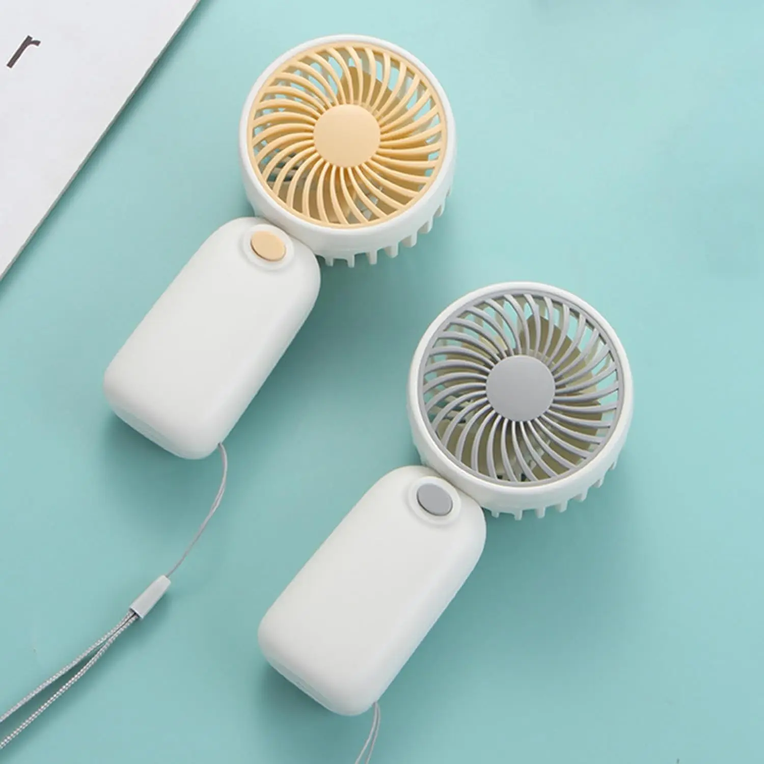 مروحة محمولة صغيرة محمولة تعمل بالبطارية محرك هادئ للسفر ومكتب السيارة للاستخدام الخارجي تتضمن أشرطة