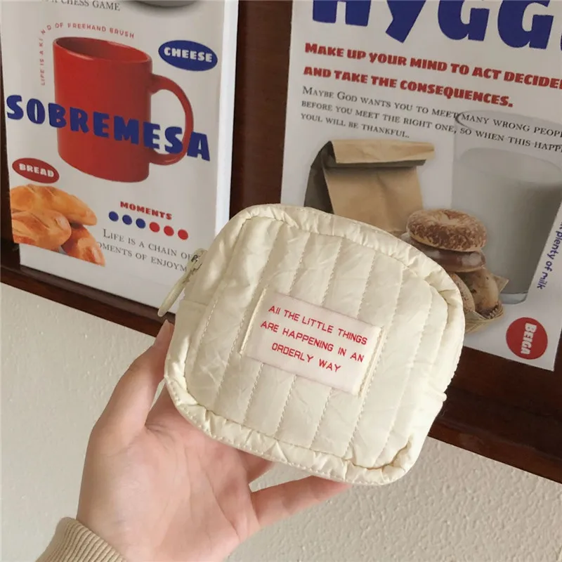 

Женская новая косметичка, маленькая квадратная сумка, милый рот, красный конверт, многофункциональная милая сумка для хранения наушников, мини-косметичка