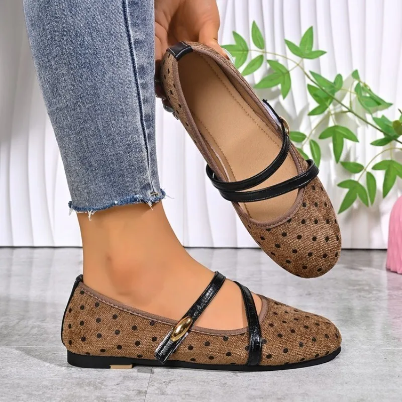 Women's Mary Janes Flat Round Toe Casual Shoes Polka Dot Pattern Cross Straps Patent-Look Finish Everyday Walking Shoes Classic