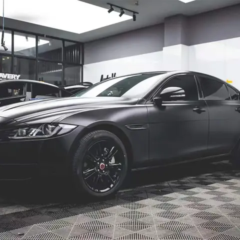 Premium PET Satin Svart Vinyl Bil DIY Klistermärke Matt Satin Svart Bilfolie Fordons Karosseri Klistermärke Dekaler Inslagning Bubbelfri 10 best sales matt svart vinylfolie för bilen - №7