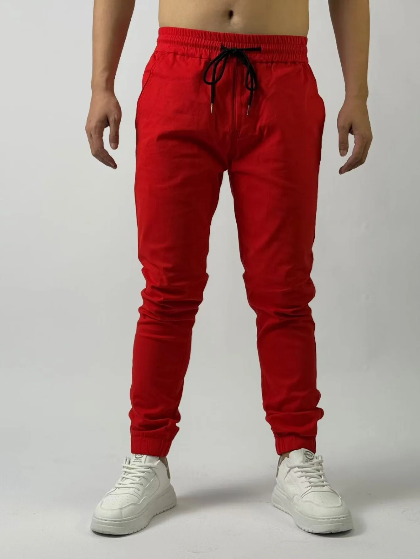 

KING JEANS Красные мужские повседневные брюки с эластичным поясом и шнурком. Подходит для делового и офисного ношения.