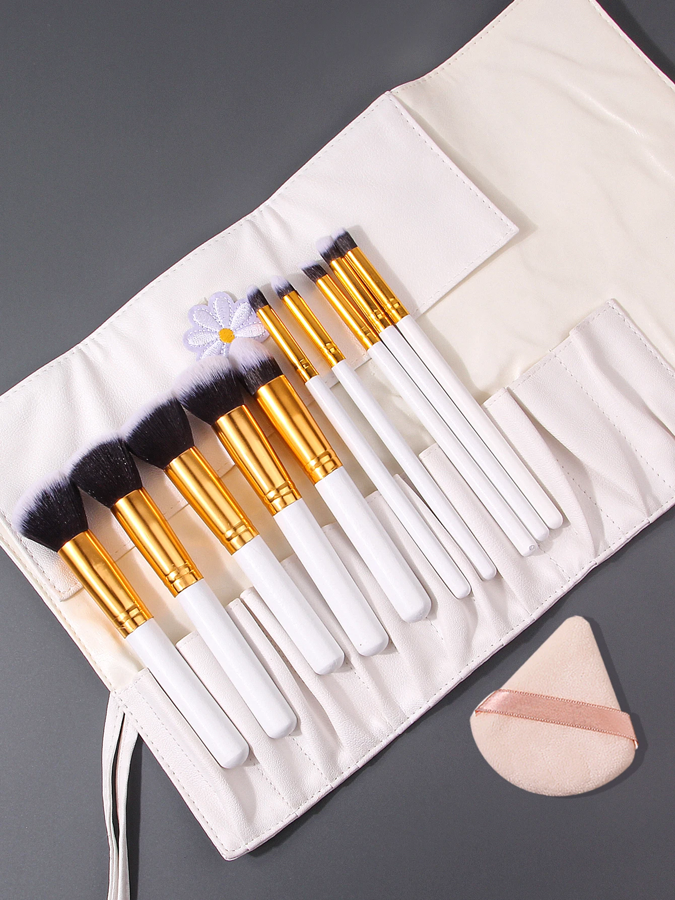 ชุดแปรงแต่งหน้ามืออาชีพ 13 ชิ้น: แปรงแต่งหน้าอเนกประสงค์ + กระเป๋าเก็บของขนาดใหญ่ + พัฟแป้งรูปสามเหลี่ยม