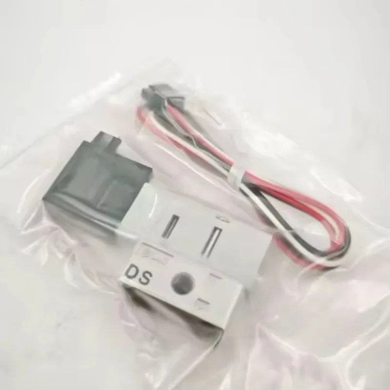 الأصلي حقيقية SMC هوائي المباشر صمام مقعد 10-VQD1251W-5L-M5-X16 صمام الملف اللولبي المزدوج الذي يتم التحكم فيه إلكترونيًا