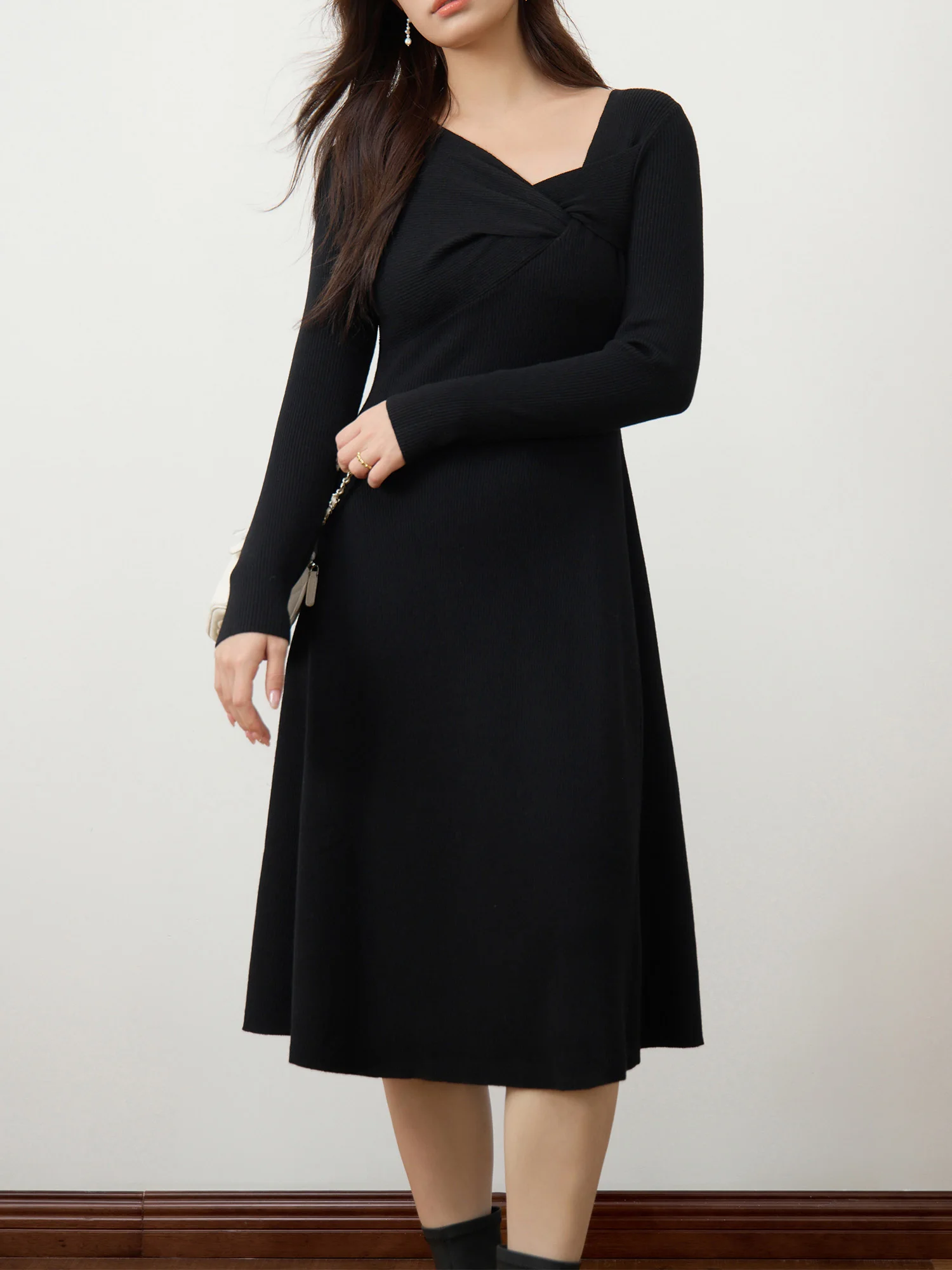 DUSHU 3% Wool Black Elegant Style Knit Dress For Women 2024 Winter New Design Black Hepburn Style Casual Long Dress 24DS84117