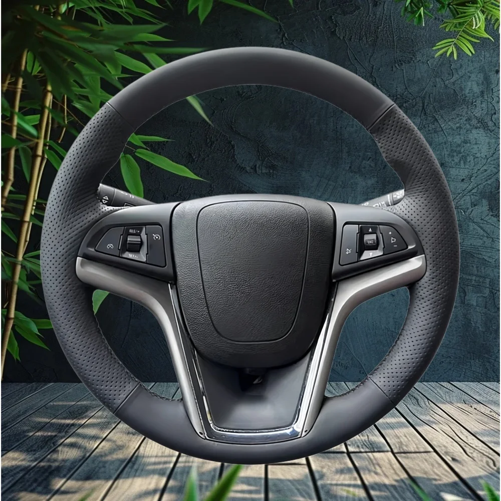 Handgenähter perforierter Kunstleder-Lenkradbezug für Chevrolet Malibu Crekor Cruze Camaro Autozubehör.