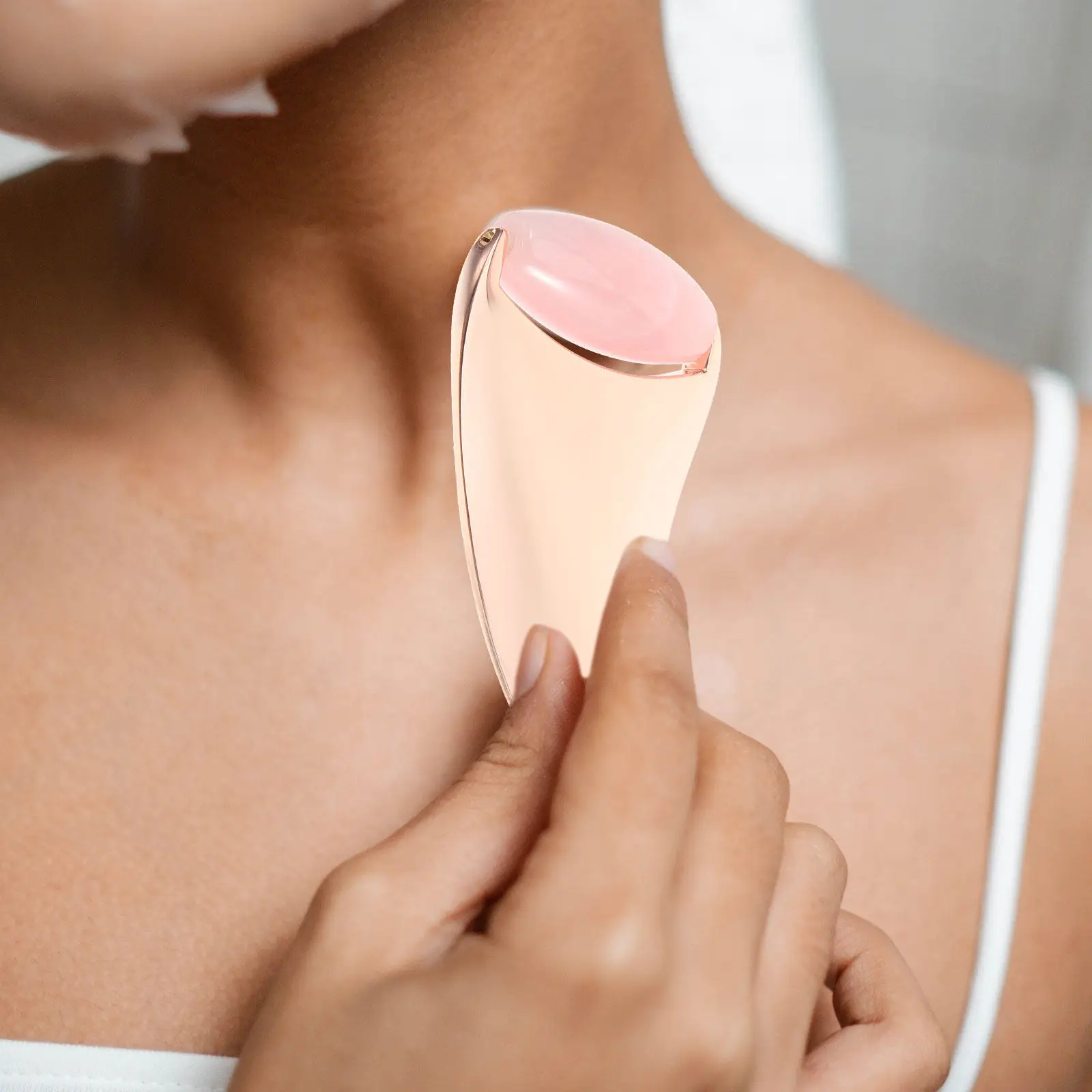 

Массажный ролик для лица для женщин, профессиональный массажер для лица из нефритового камня, портативный прибор для ухода за кожей лица, шеи и глаз, снимающий отечность