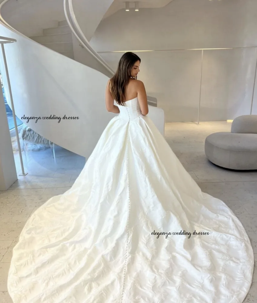 Nuovo abito da sposa elegante personalizzato, abito da cerimonia nuziale da donna senza spalline senza maniche Vestido de novia 2025