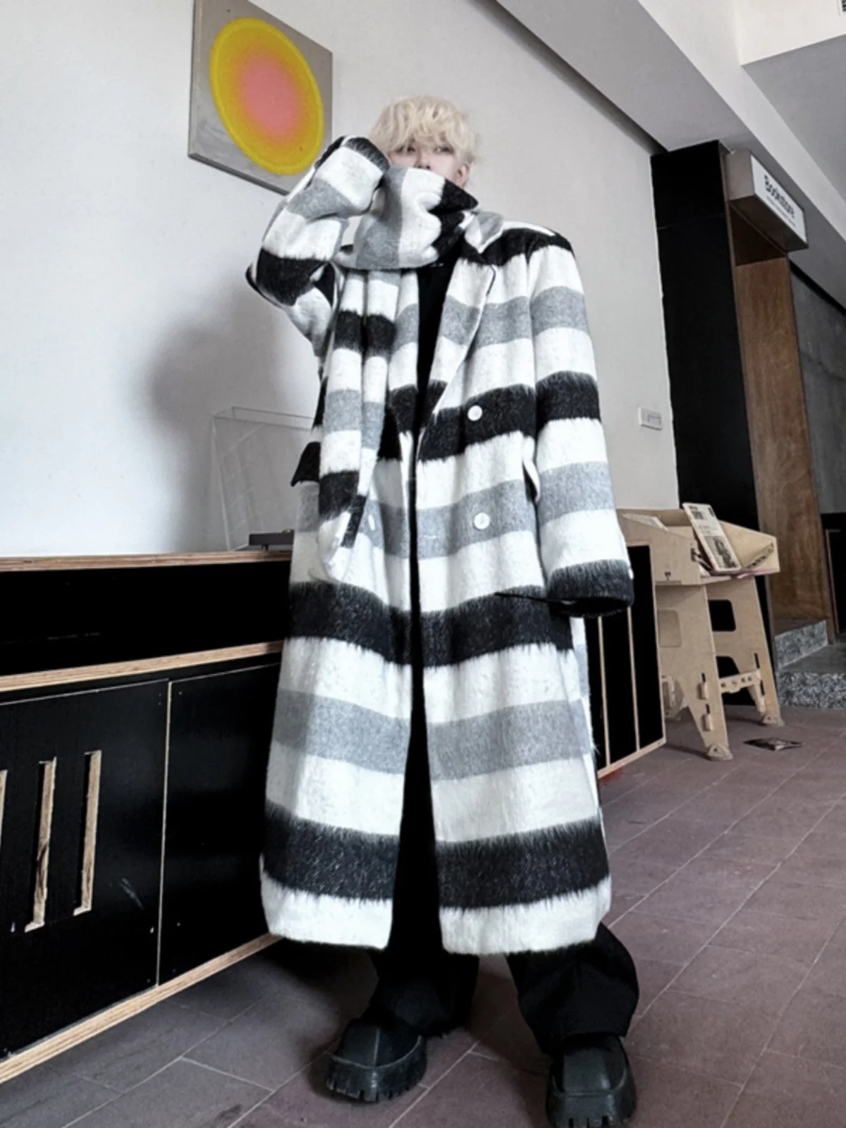 2024 Autumn Winter New Male Blends Striped Scarf Woolen Coats Men Over The Knee High-end Trendy Loose Long Sleeve Woolen Coat