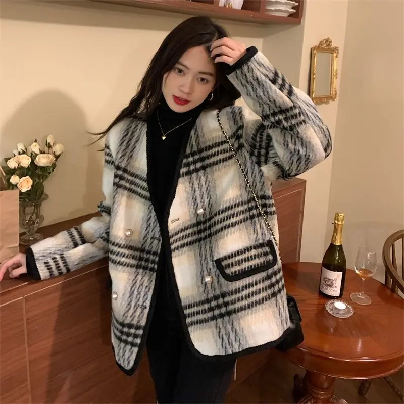 

Elegant black Tweed Plaid Coats Women's 2024Autumn New Loose Office Jackets Lady Warm Plus Size V-Neck Wool Overcoat Casual Tops