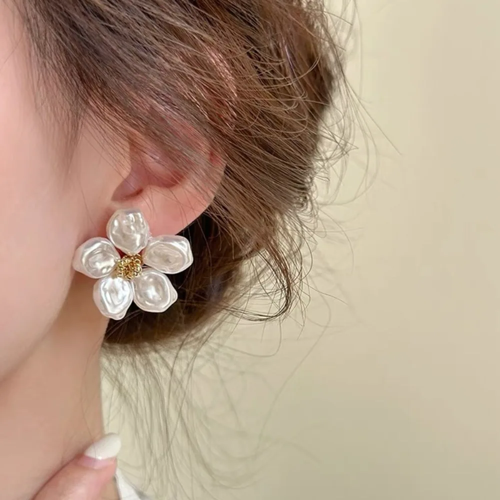 Trendy Imitation Pearl Baroque Flower Pearl Earrings Alloy Electroplate Simple Earrings Gift Accessories