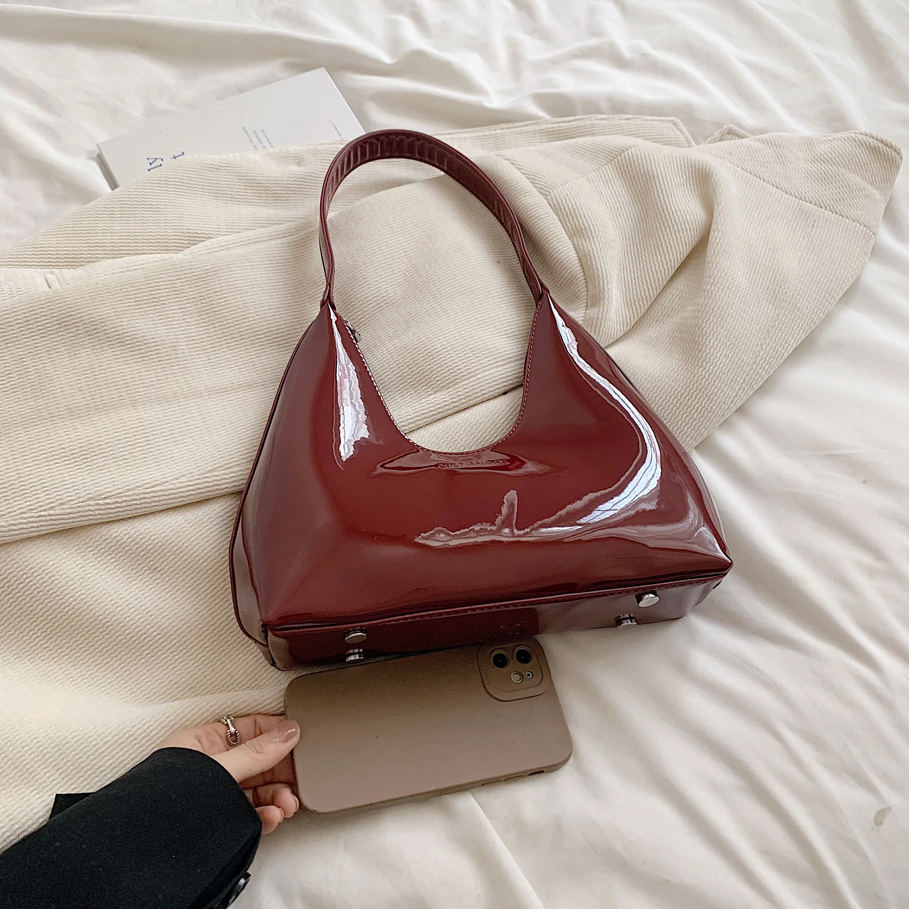 This Is a Patent Leather Shoulder Bag, Fashionable and High-quality Trend, Suitable for Hoing Out Shopping and Dating