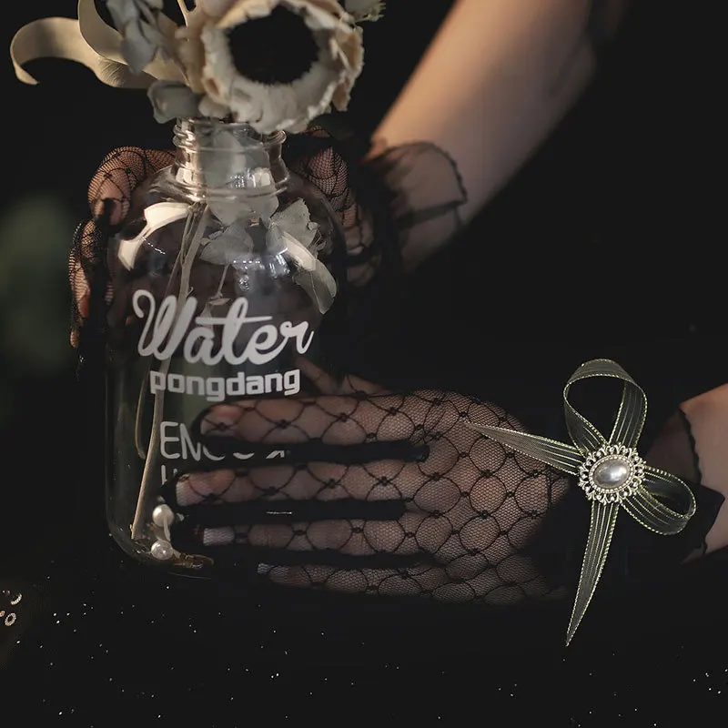 أنيقة الساخن قفازات سوداء الدانتيل مثير قصيرة تول إصبع القيادة قفازات اكسسوارات الزفاف رخيصة العروس قفازات قفازات النساء 2025