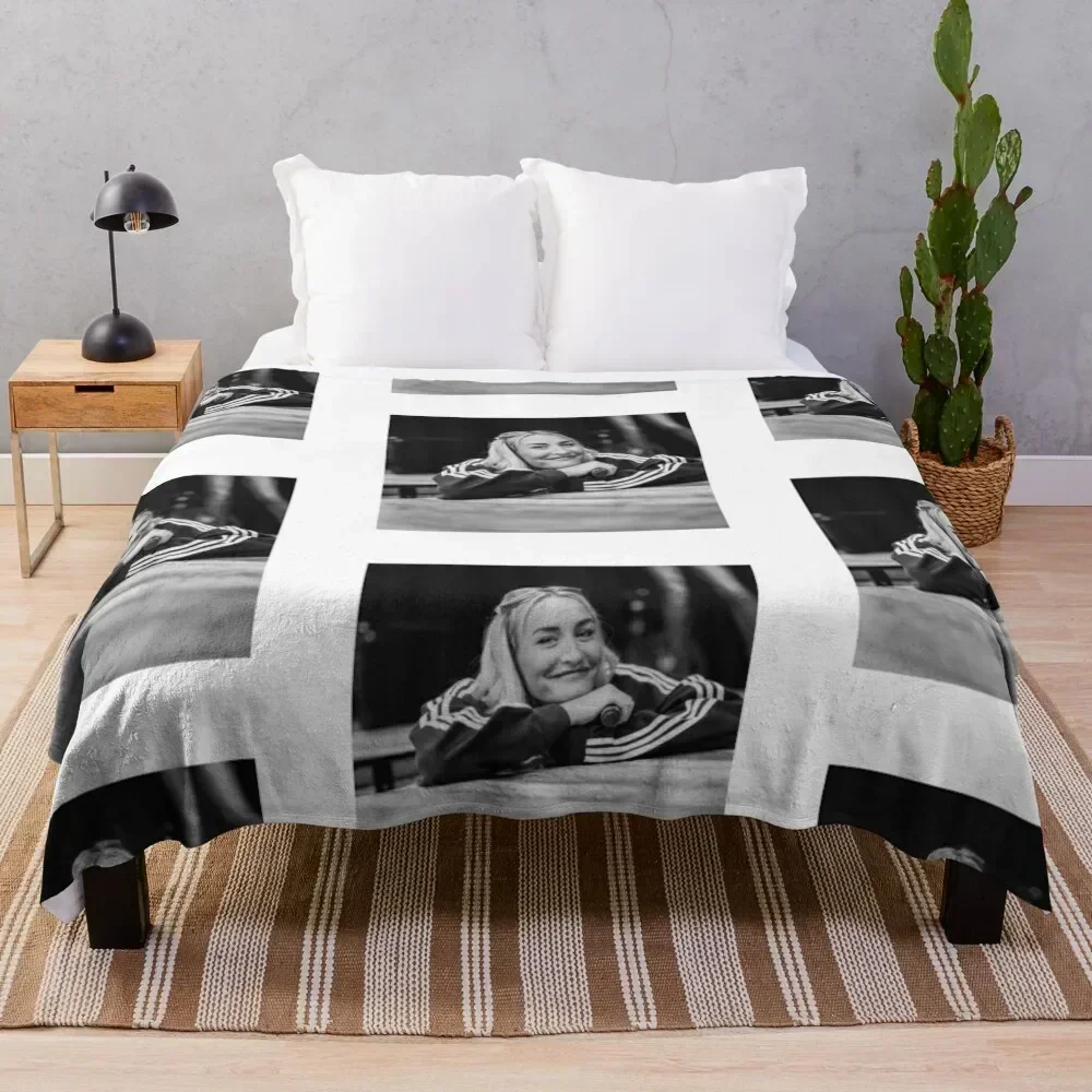 

Sarah Connor Throw Blanket Warm Comfortable Blanket for Office Napping
