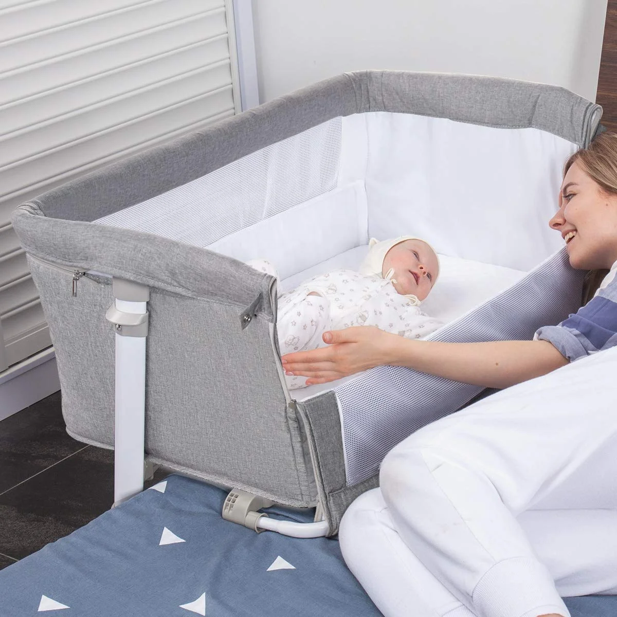 

Hot sale foldable cradle baby crib in bed bassinet newborn bedside baby cot co sleeper