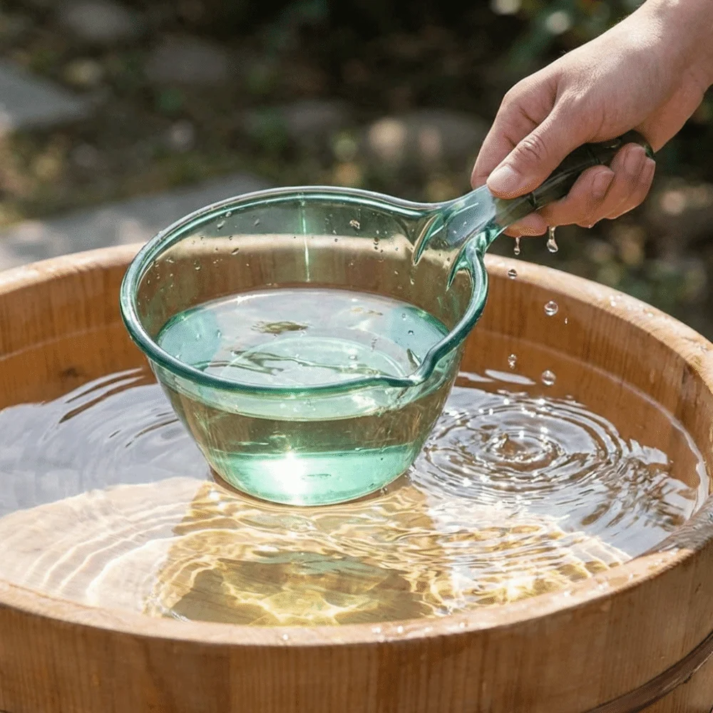 Portable Plastic Water Ladle Transparent Large Capacity Water Dipper Thickened Shampooing Water Scoop Water Splashing Festival