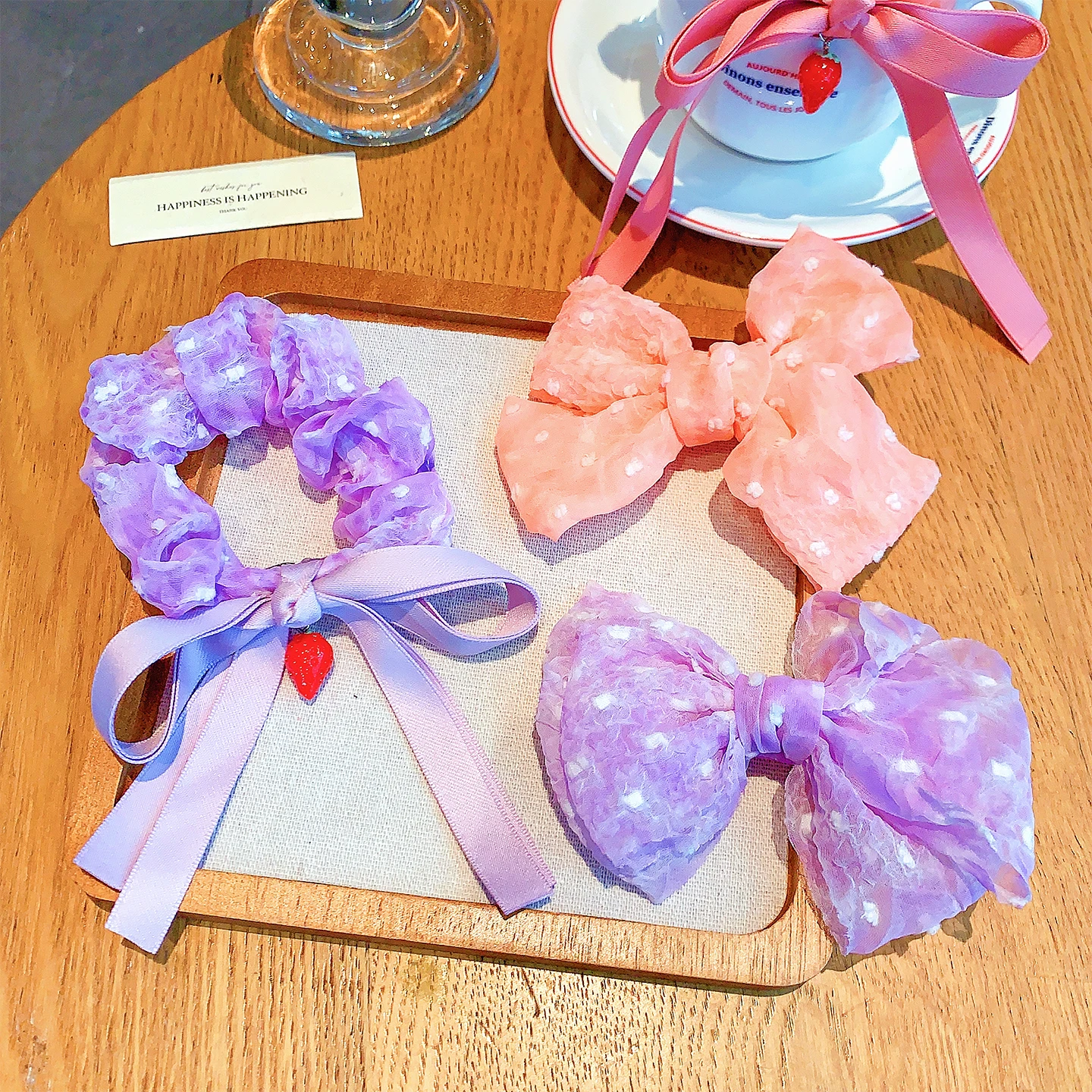 Niedliche Erdbeer-Haarschleifen mit Bubble-Gaze, Polka-Dot-Netzstoff, langer Satinband-Schleife, elastische Haargummis für Damen, Alltag – Detail 2