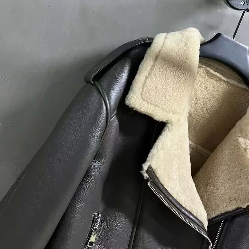 Manteau d'hiver pour femmes, Style Locomotive, veste courte en vraie fourrure de mouton avec col rabattu, épais et chaud, vêtements d'extérieur en fourrure de haute qualité