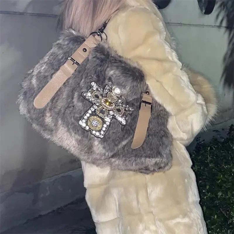 MBTI Y2k bolso de hombro para mujer moda de otoño e invierno crucifixión bolso de mano Vintage Harajuku bolso de gran capacidad con diamantes de