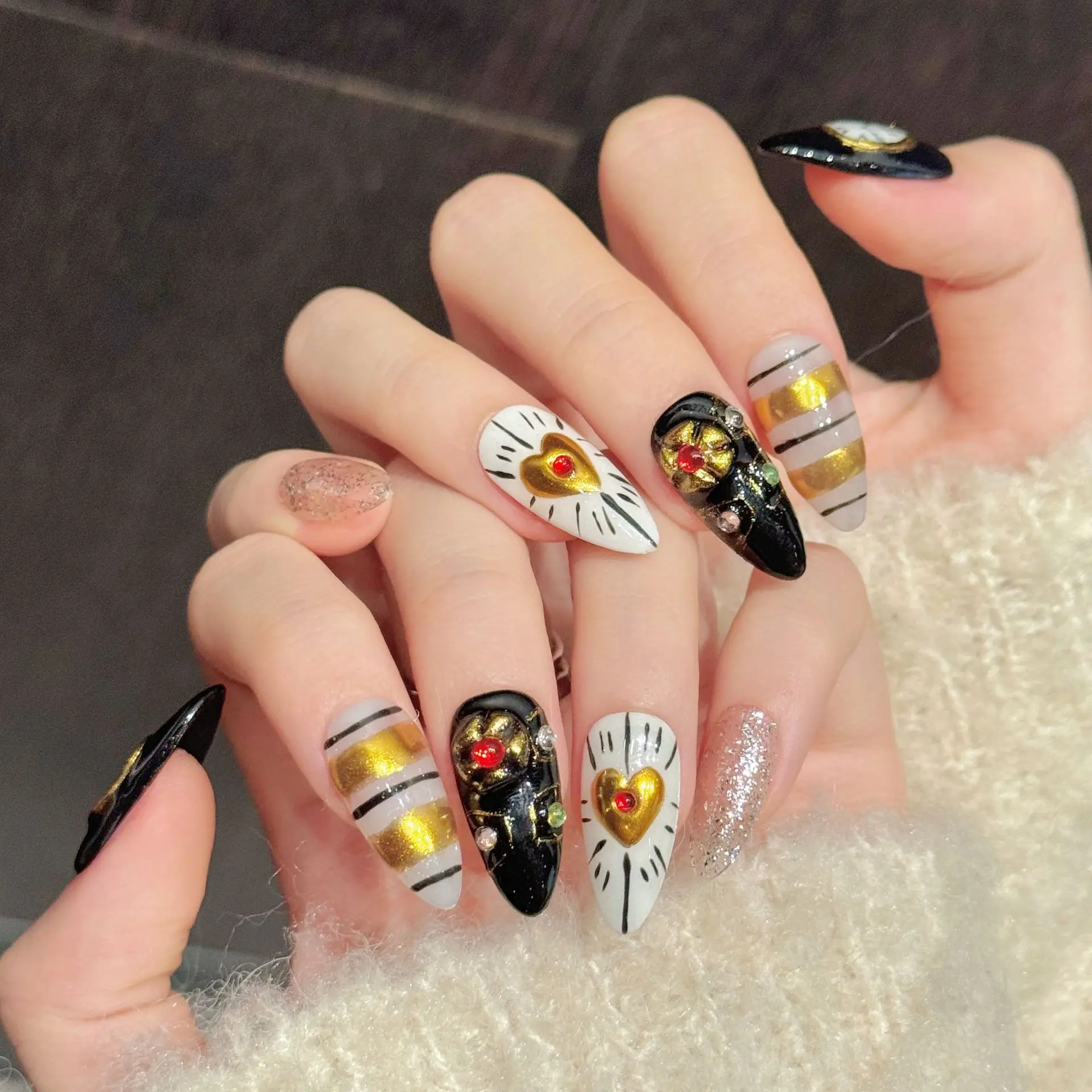 10PCS Handmade Press On Nails Black Gold Clock Heart Rhinestone Short Almond False Nails Glamorous DesignWith 4-PIECE Tool