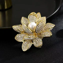 Fashion Women Girls Elegant Emerald Crystal lotus Brooches for women Badges Classic Lady Dress Suit High-end Pins Jewelry