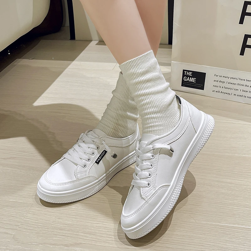 2025 الربيع والخريف أحذية رياضية نسائية جديدة أحذية مفلكنة أحذية مسطحة مريحة بلون حذاء كاجوال