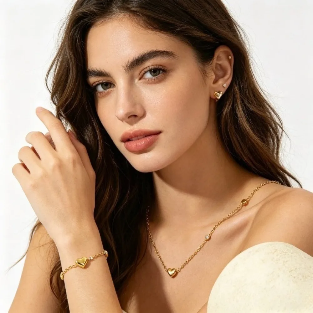 4-Piece Set of Light Luxury Synthetic Zircon Heart Series Jewelry, Featuring a Simple and Stylish Design, Complete Set of Bracelet, Necklace, and Earrings, with a Unique and Layered Appearance, Suitable for Daily Wear and Even More Refined Looks at Parties