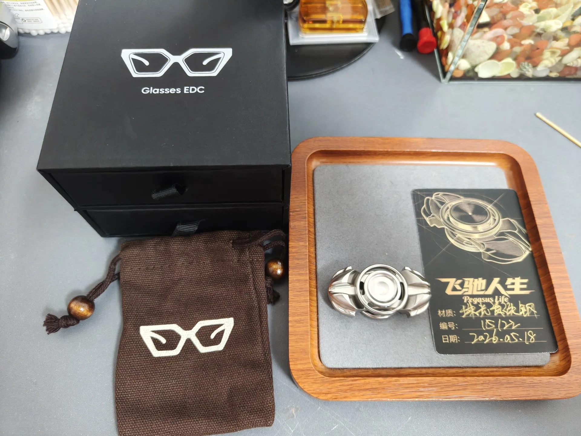 Glasses EDC, Glasses EDC, Pegasus Life, Pearl Shine Steel Wash.