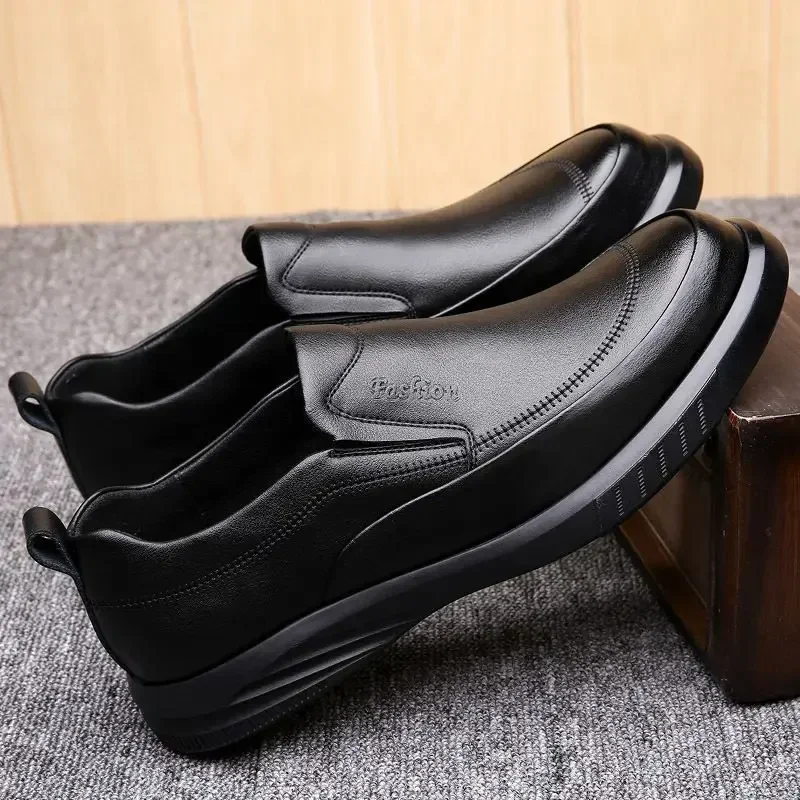 Black Social Shoe Male Round Toe Leather Casual Clothing Cheap Clearance Italian Suit 2024 Trend Men\'s Formal Shoes Liquidation