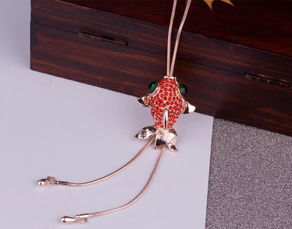 

Auspicious goldfish sweater chain, a long and versatile ethnic-style clothing pendant necklace