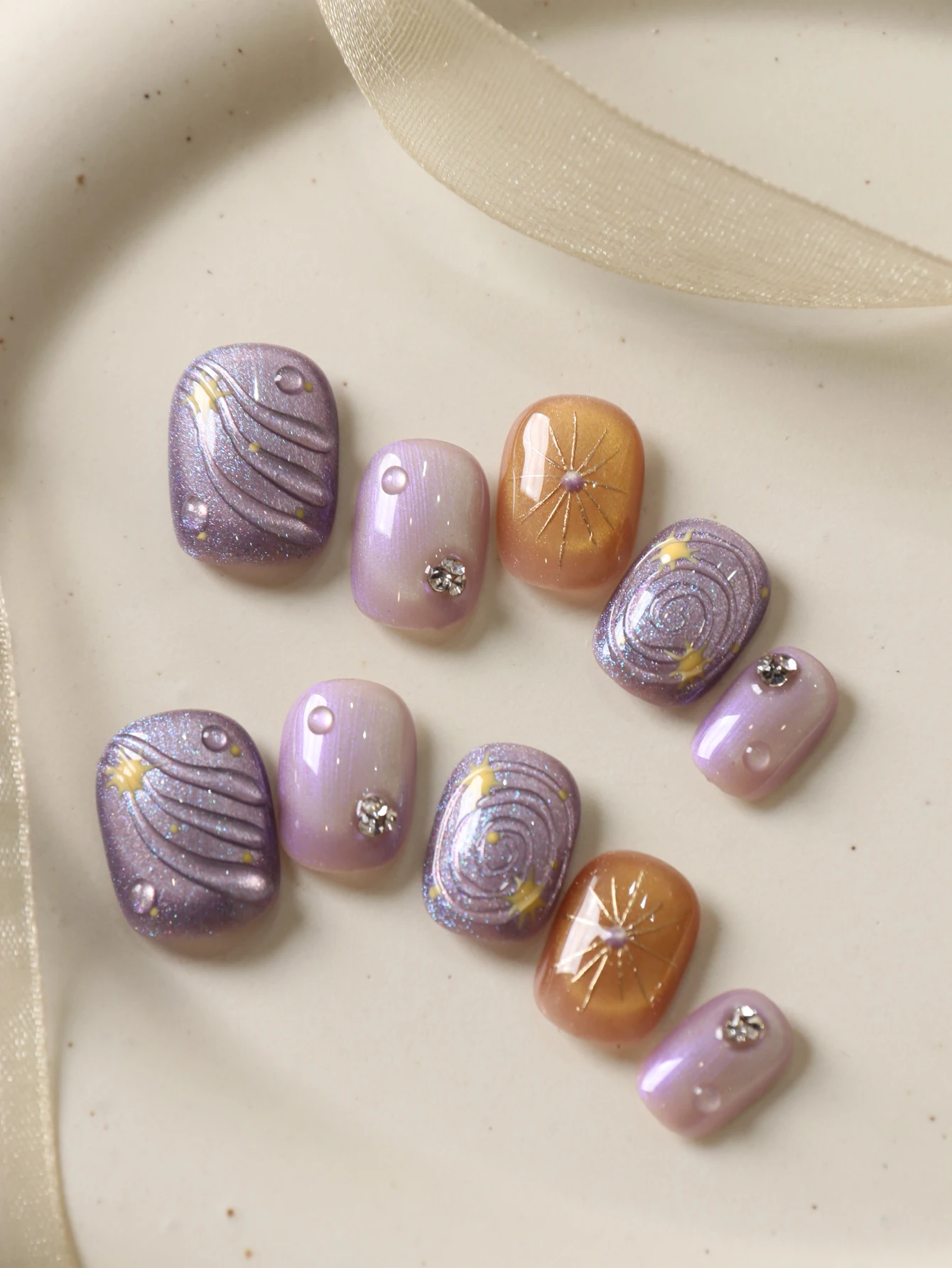 10 Stück Nägel zum Aufdrücken, kurze braune Nägel, Halation-Acryl-Nägel zum Aufdrücken, künstliche Nägel, inklusive 1 Blatt Klebelaschen und 1 Stück Mini-Feile