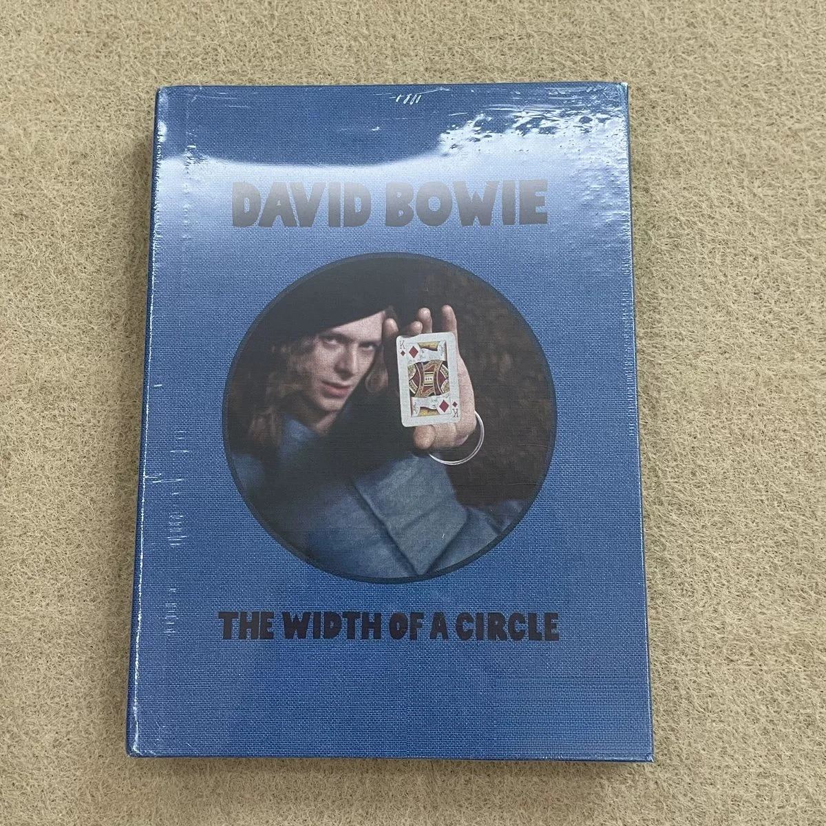 

Дэвид Боуи The Width of A Circle 2CD Deluxe Edition — легендарный гламурный рок-сокровище для любителей и коллекционеров Боуи