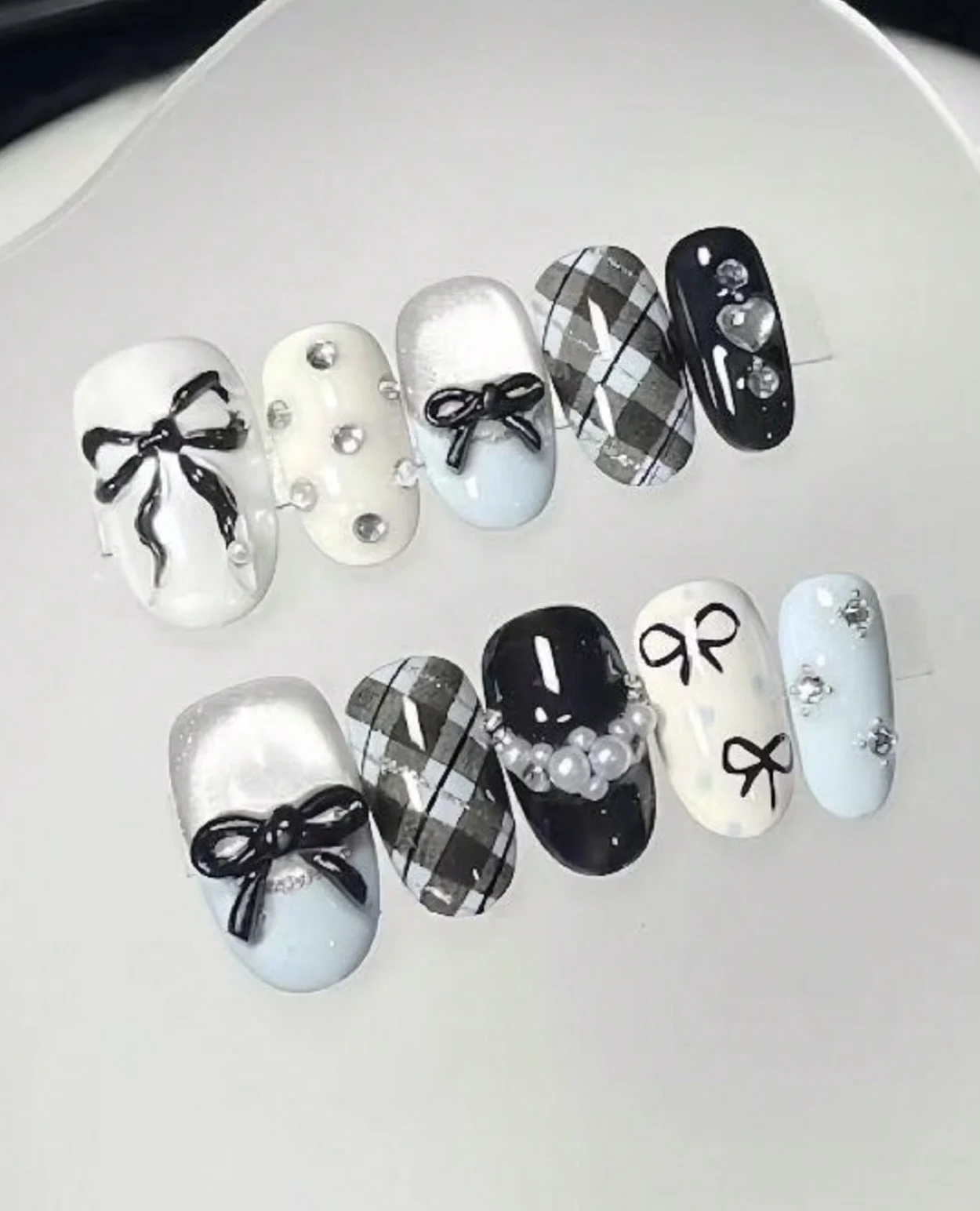 10-Piece Set of Blue and White Checkered Oval Press-On Nails with Black Bow, Suitable for Jk Uniforms, Daily Wear, School Commuting, Korean-Style Sweet and Cool Dates, Girls' Afternoon Tea, and Photoshoots with a Youthful Vibe, Perfect for Spring and Autumn Knitwear Outfits.