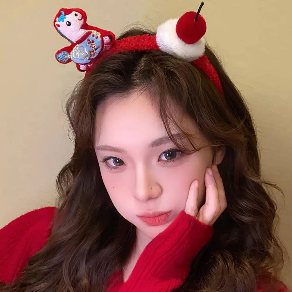 

Exquisite Cartoon Horse Hair Hoop Pony Mascot 2026 New Year Headband Good Luck Red Plush Horse Doll Headband Photo Prop