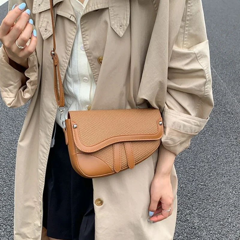 

Fashionable High-end Saddle Bag Korean-style Exquisite Square Bag Solid Color Simple Crossbody Bag Versatile Casual Shoulder Bag