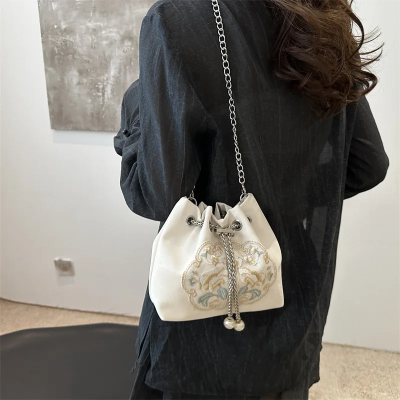

Women's Crossbody Bag New Chinese Style Embroidered Small Bag Fashion Bucket Bag Foreign Style Shoulder Messenger Bag