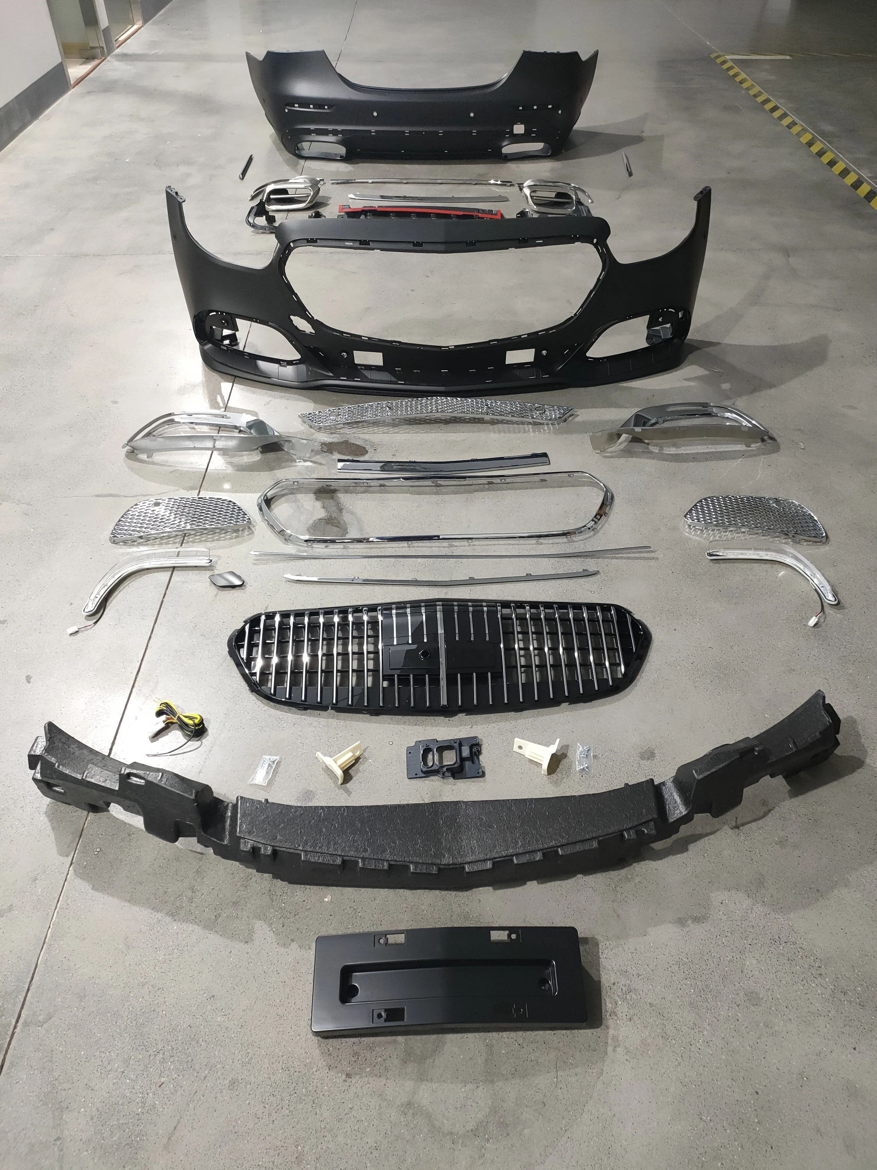 

For Mercedes Benz W213 E-Class Upgrade to Maybach Body Kit 2021