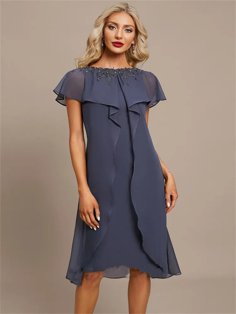 Mantel/Spalte Mutter der Braut Kleid Plus Größe Boot-ausschnitt Knie-Länge Chiffon Cocktail Kleid Mit Perlen appliques Spitze