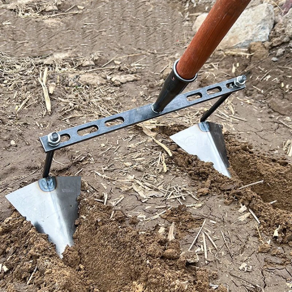

Double-headed triangular hoe