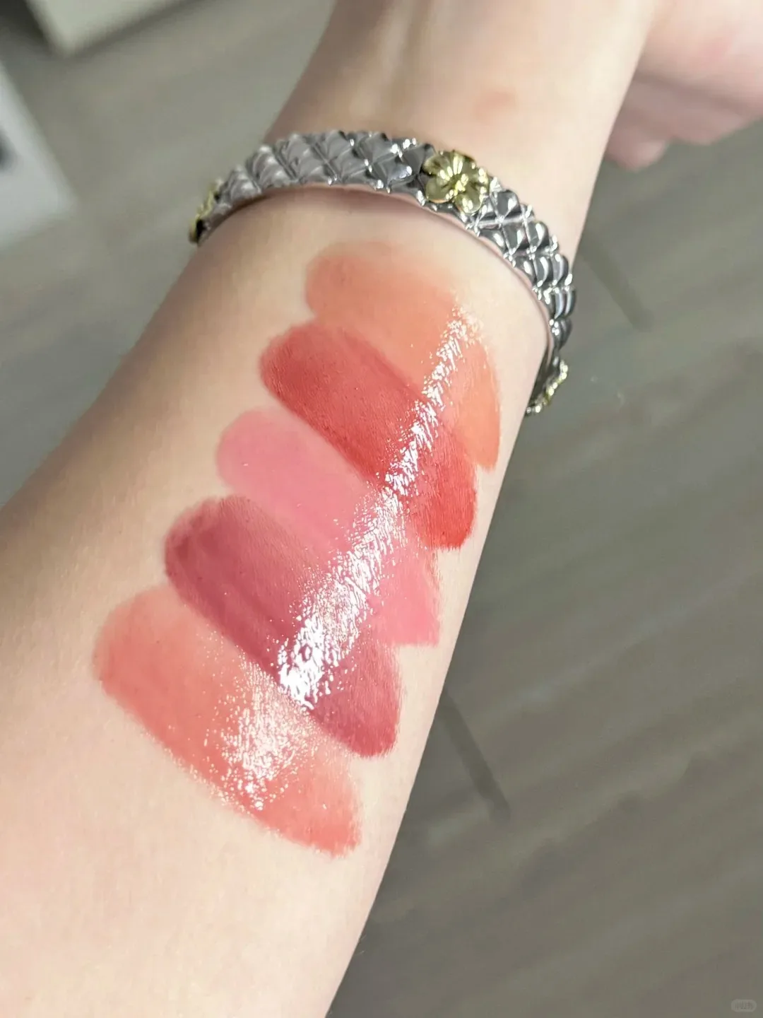 RC Barra Multiuso Esencia Labio Gloss Fascinante Cuidado Labios Mejillas Hidratante Duradero Mate Brillo Híbrido Natural Nude Ligeramente Tono Rosado Multitarea