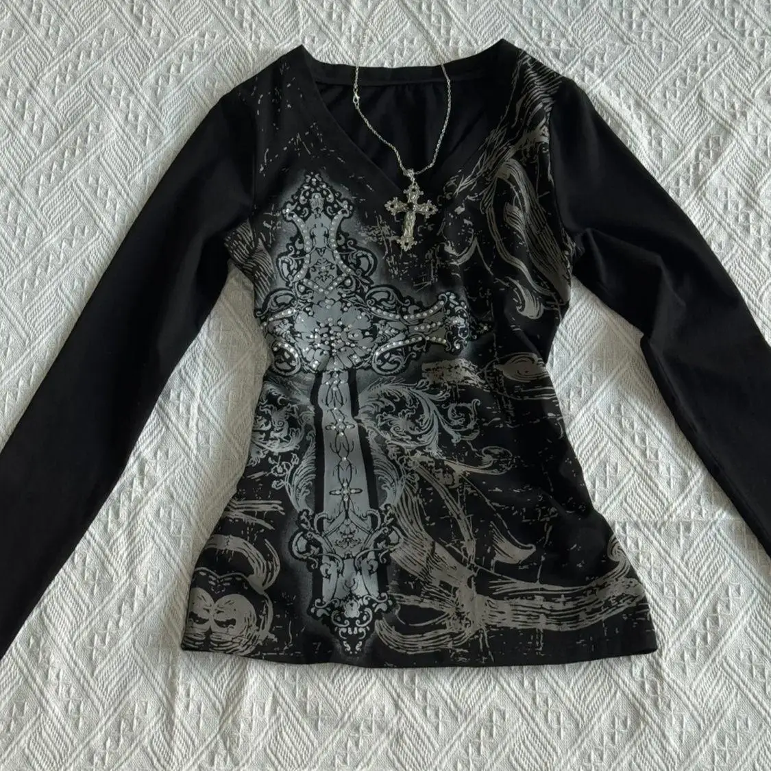

Women Y2k Vintage Top Gothic T-shirts Black Punk Long Sleeve Letter Flower Print T-shirt Streetwear Aesthetic Harajuku Crop Tops