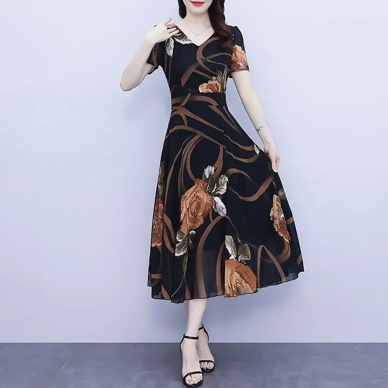 เดรสลายดอกไม้ใหม่ทรงเข้ารูปช่วยพรางหุ่นให้ดูเพรียวสำหรับผู้หญิง